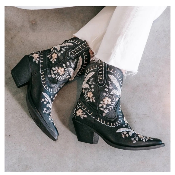 DINGO PRIMROSE LEATHER BOOTIE, SZ 9.5 - Picture 3 of 16